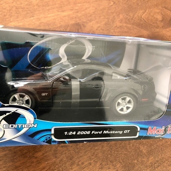 Ford Mustang, GT, 2006, Maisto, Model, Die Cast Car, Special Edition, 1/24 Scale - Picture 3 of 16